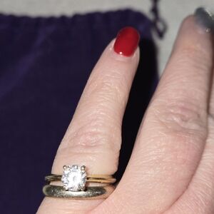 Elegant Gold Ring with Diamond Accent